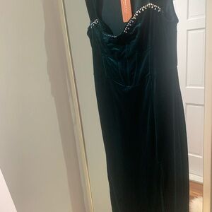 Elegant Green Velvet Dress with Rhinestone Accents